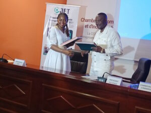 Echange de documents après la signature du protocole d'accord